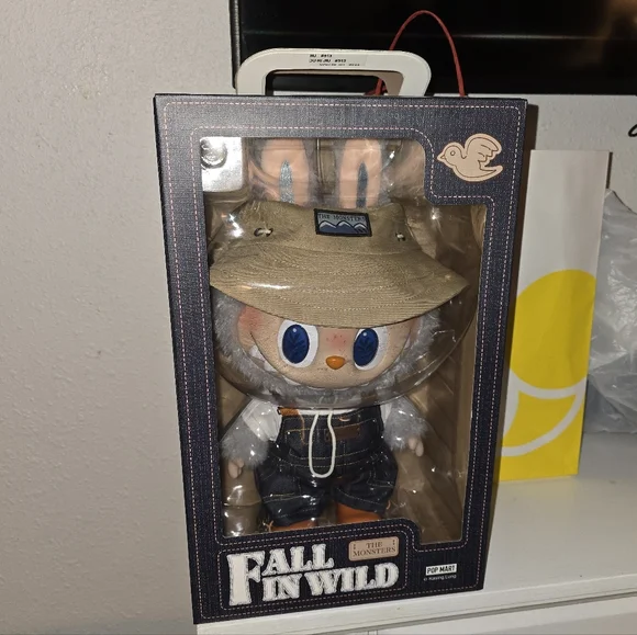 NIB Pristine Authentic POP MART FALL IN THE WILD XL